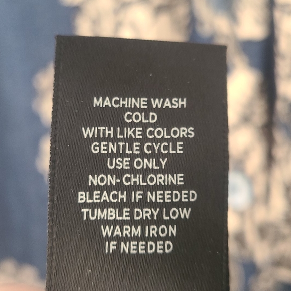 Floral Blue Sleeveless Blouse - Picture 4 of 4